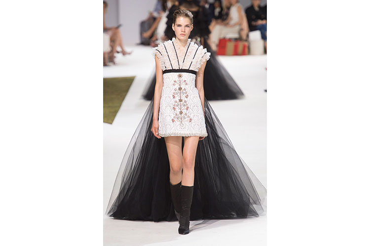 Alta Moda Parigi 2016 Giambattista Valli5 lug 16 10