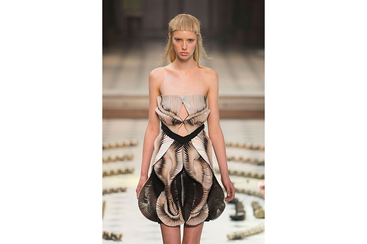 Alta Moda Parigi 2016 Iris Van Herpen 4lug16 2