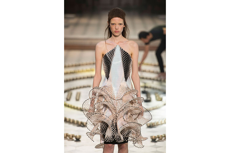 Alta Moda Parigi 2016 Iris Van Herpen 4lug16 4